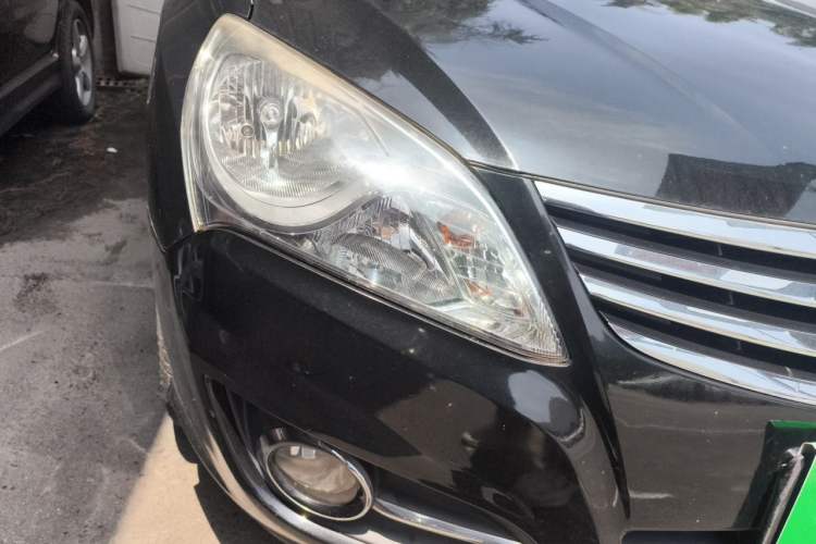 Used Hyundai Celesta 2011 1.6L Manual Comfort Edition Right Front Headlight