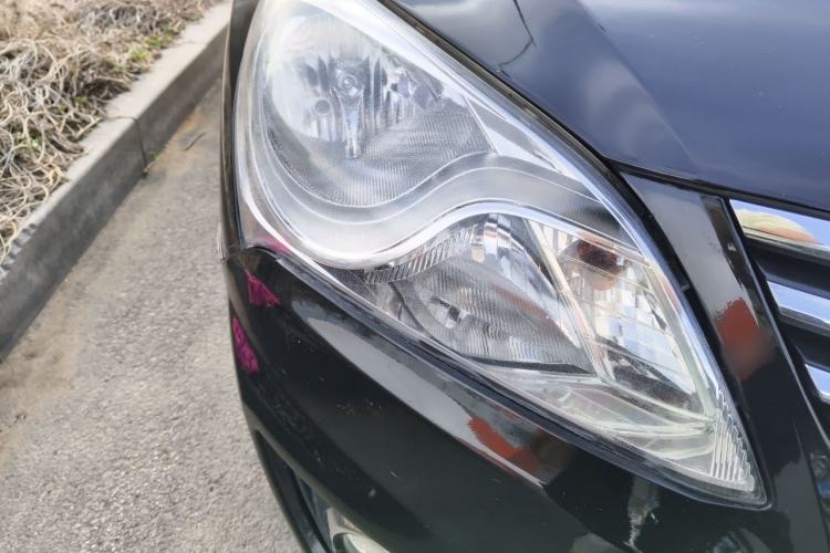 Used Hyundai Celesta 2011 1.6L Manual Comfort Edition Right Front Headlight