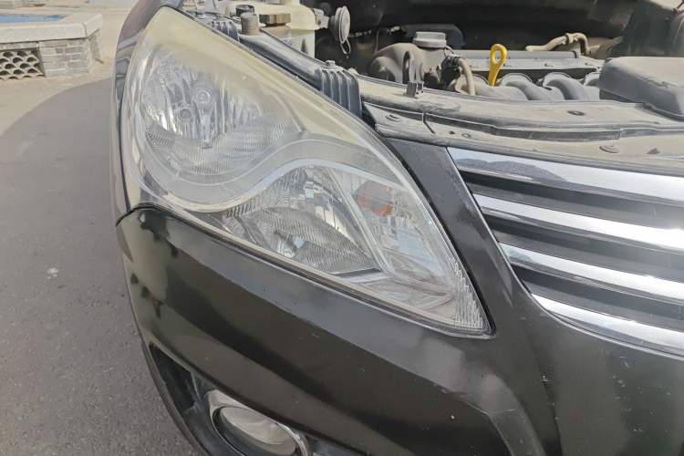 Used Hyundai Celesta 2011 1.6L Manual Comfort Edition Right Front Headlight