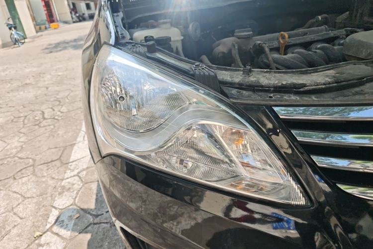Used Hyundai Celesta 2011 1.6L Manual Comfort Edition Right Front Headlight