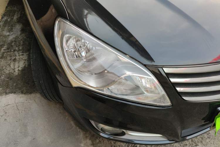Used Hyundai Celesta 2011 1.6L Automatic Comfort Edition Right Front Headlight