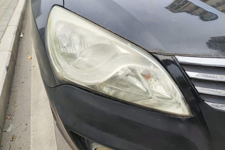 Used Hyundai Celesta 2011 1.6L Manual Comfort Edition Right Front Headlight