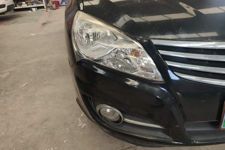 Used Hyundai Celesta 2011 1.6L Manual Comfort Edition Right Front Headlight