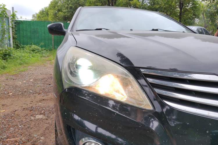 Used Hyundai Celesta 2011 1.6L Manual Comfort Edition Right Front Headlight