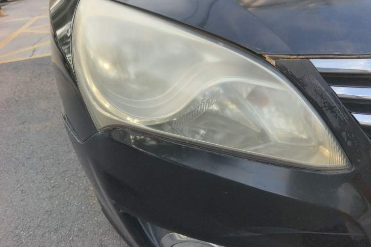 Used Hyundai Celesta 2011 1.6L Manual Comfort Edition Right Front Headlight