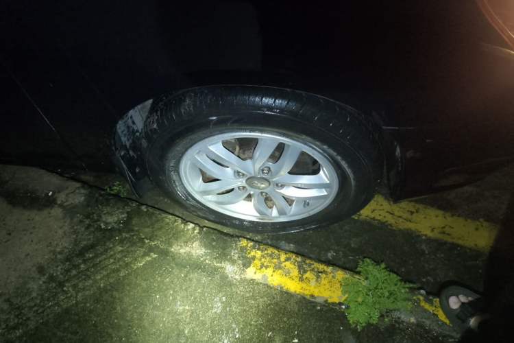 Used Hyundai Celesta 2011 1.6L Automatic Comfort Edition Right Front Wheel Hub