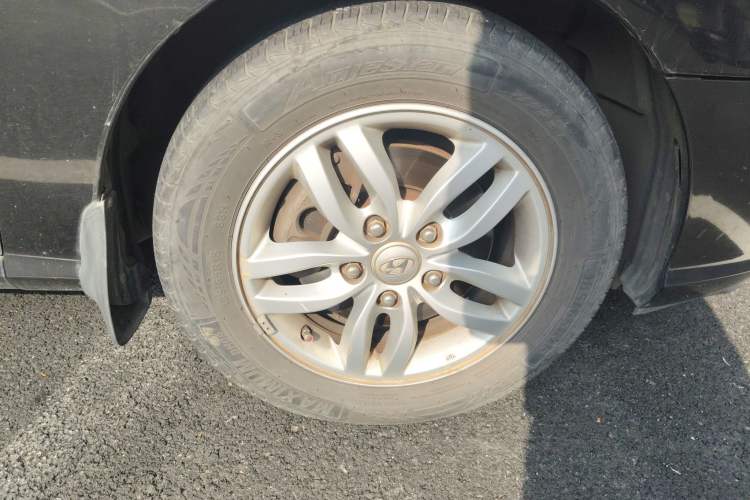 Used Hyundai Celesta 2011 1.6L Automatic Comfort Edition Right Front Wheel Hub
