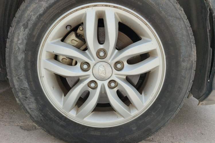 Used Hyundai Celesta 2011 1.6L Manual Luxury Model Right Front Wheel Hub