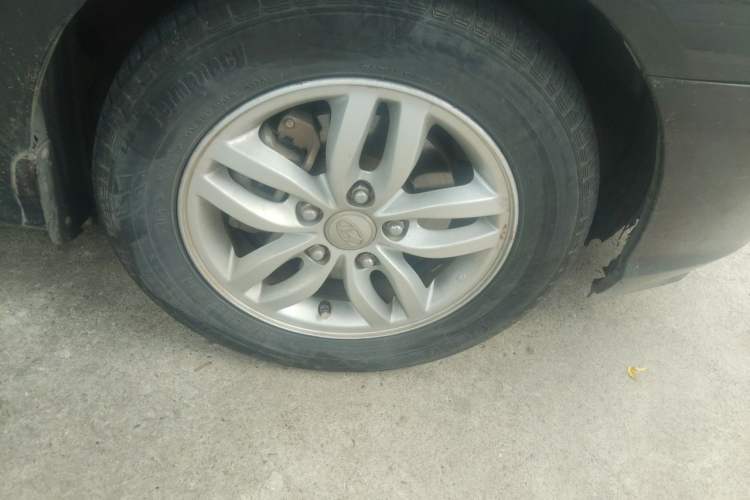 Used Hyundai Celesta 2011 1.6L Automatic Comfort Edition Right Front Wheel Hub