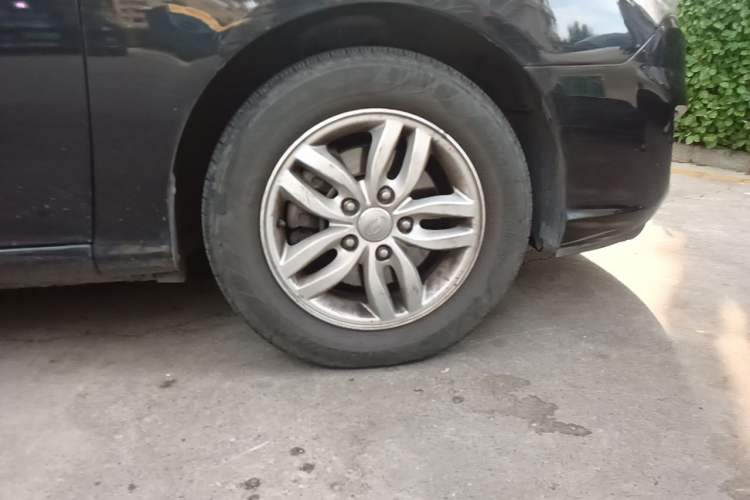Used Hyundai Celesta 2011 1.6L Automatic Comfort Edition Right Front Wheel Hub
