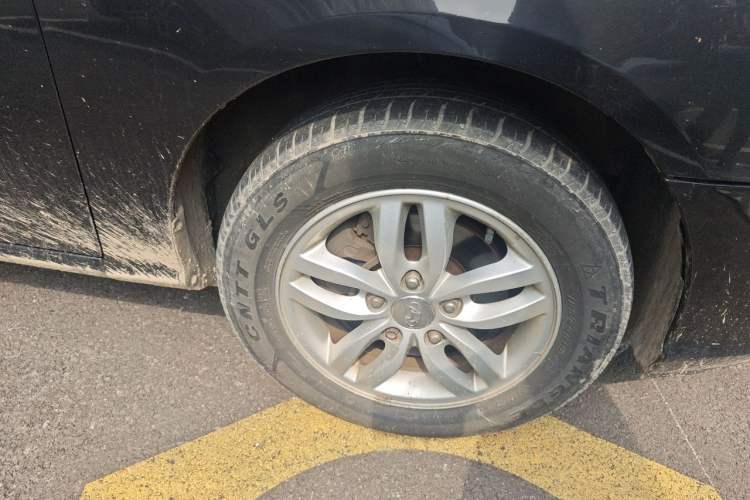 Used Hyundai Celesta 2011 1.6L Manual Comfort Edition Right Front Wheel Hub