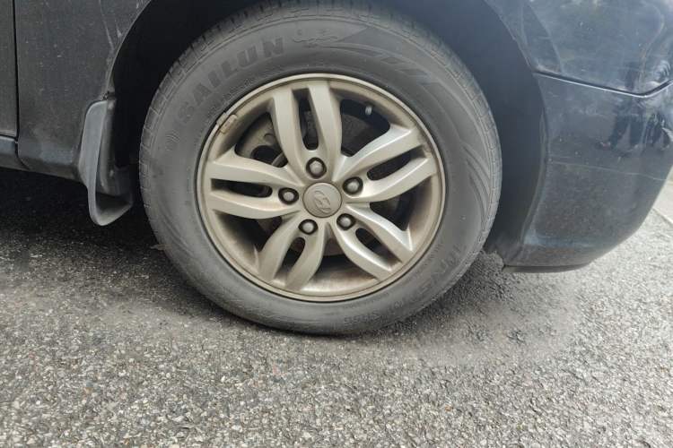 Used Hyundai Celesta 2011 1.6L Manual Comfort Edition Right Front Wheel Hub