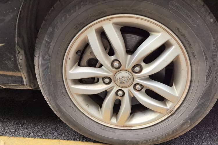 Used Hyundai Celesta 2011 1.6L Manual Luxury Model Right Front Wheel Hub