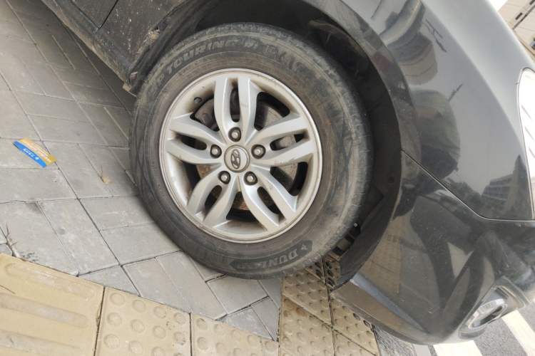 Used Hyundai Celesta 2011 1.6L Automatic Comfort Edition Right Front Wheel Hub