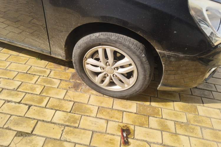 Used Hyundai Celesta 2011 1.6L Manual Comfort Edition Right Front Wheel Hub
