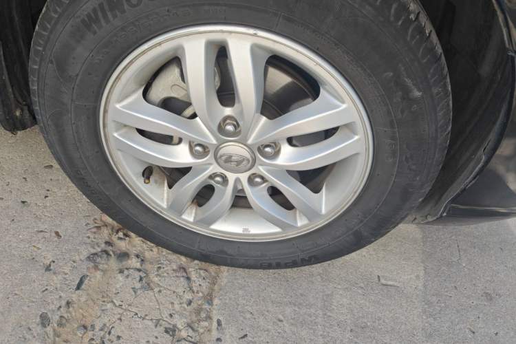 Used Hyundai Celesta 2011 1.6L Automatic Luxury Version Right Front Wheel Hub