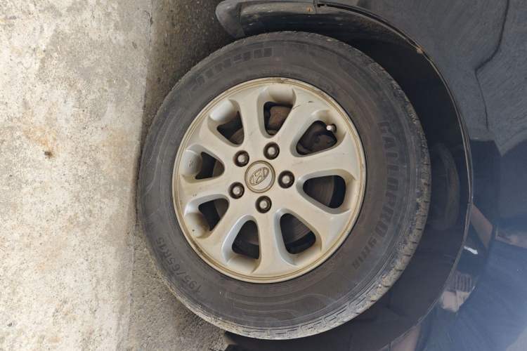 Used Hyundai Celesta 2011 1.6L Manual Luxury Model Right Front Wheel Hub