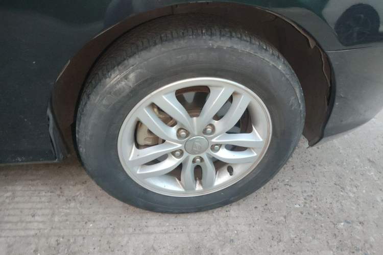 Used Hyundai Celesta 2011 1.6L Automatic Comfort Edition Right Front Wheel Hub