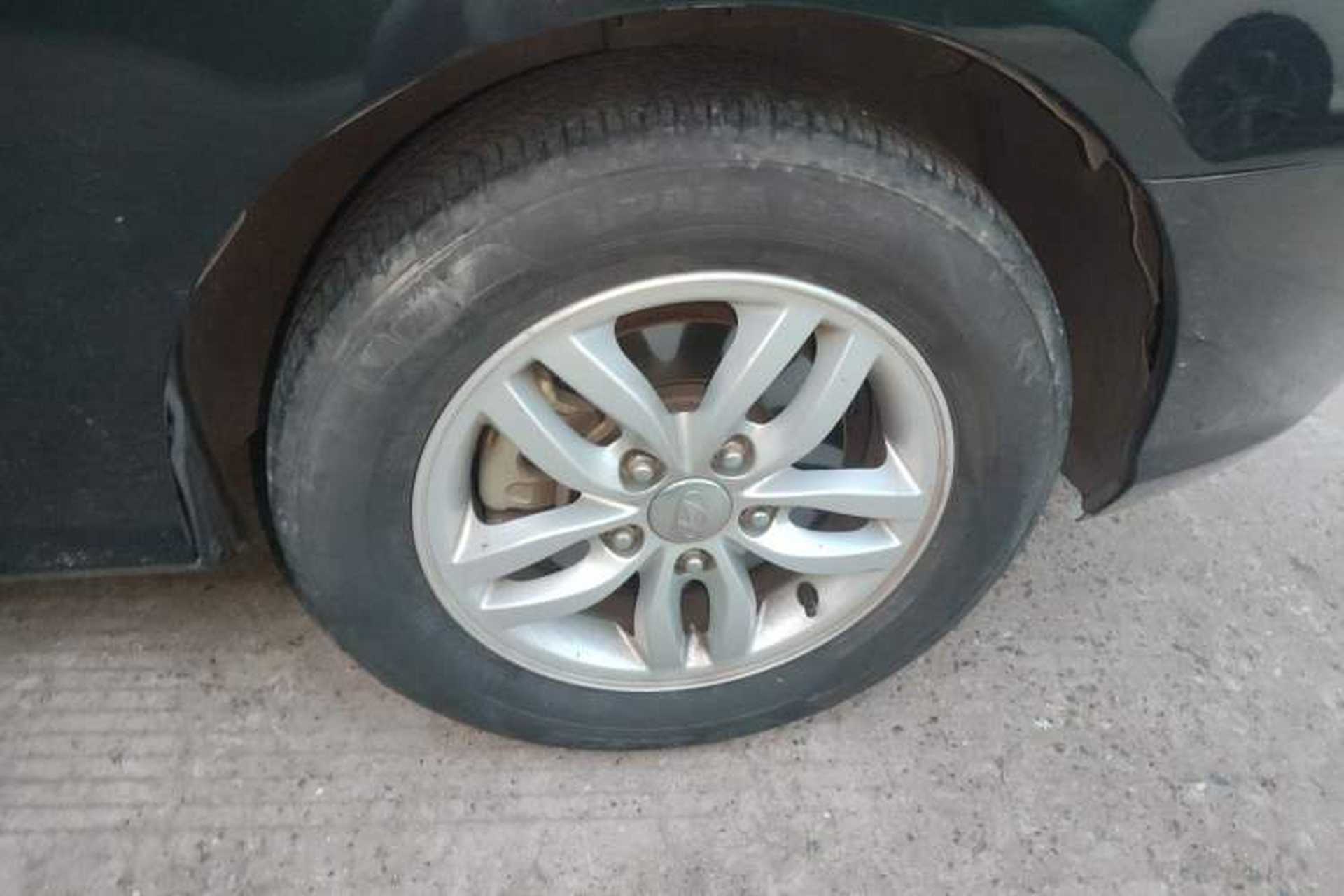 Used Hyundai Celesta 2011 1.6L Automatic Comfort Edition Right Front Wheel Hub