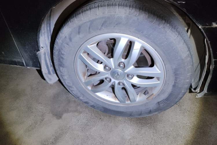 Used Hyundai Celesta 2011 1.6L Manual Luxury Model Right Front Wheel Hub