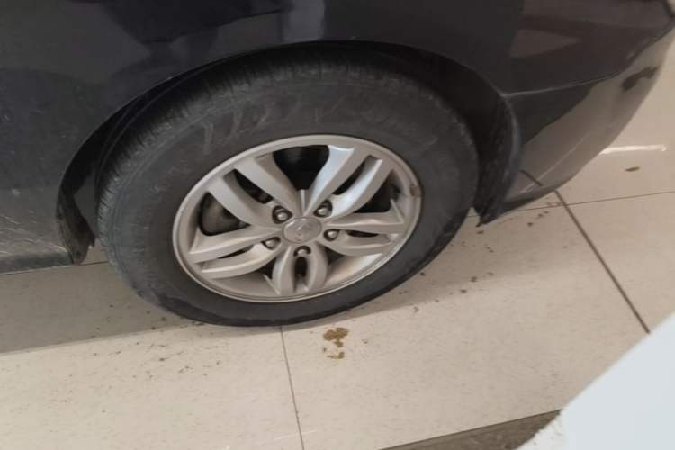 Used Hyundai Celesta 2011 1.6L Automatic Luxury Version Right Front Wheel Hub