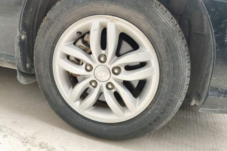 Used Hyundai Celesta 2011 1.6L Manual Comfort Edition Right Front Wheel Hub