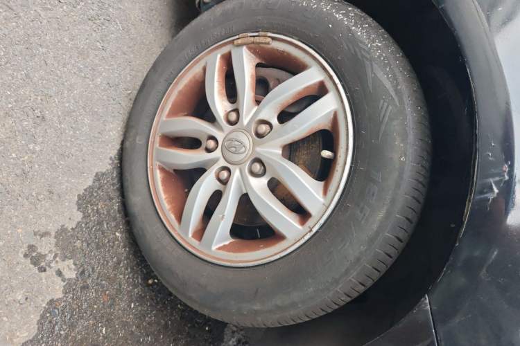 Used Hyundai Celesta 2011 1.6L Automatic Comfort Edition Right Front Wheel Hub