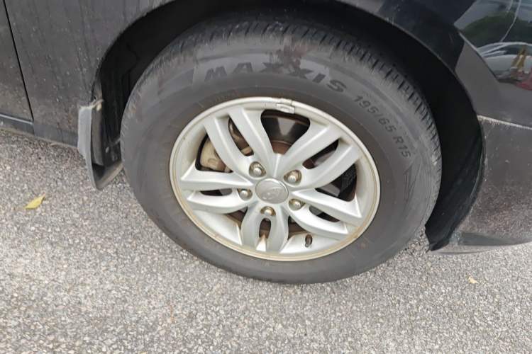 Used Hyundai Celesta 2011 1.6L Manual Luxury Model Right Front Wheel Hub