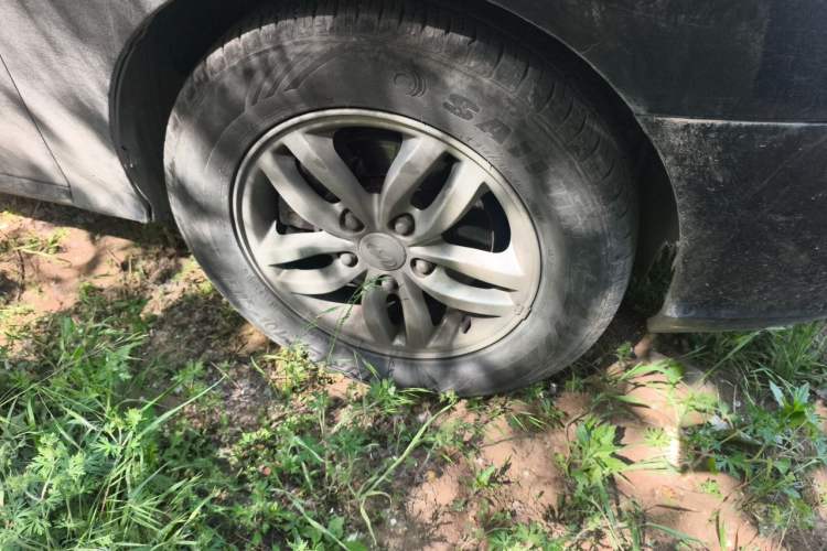 Used Hyundai Celesta 2011 1.6L Automatic Comfort Edition Right Front Wheel Hub