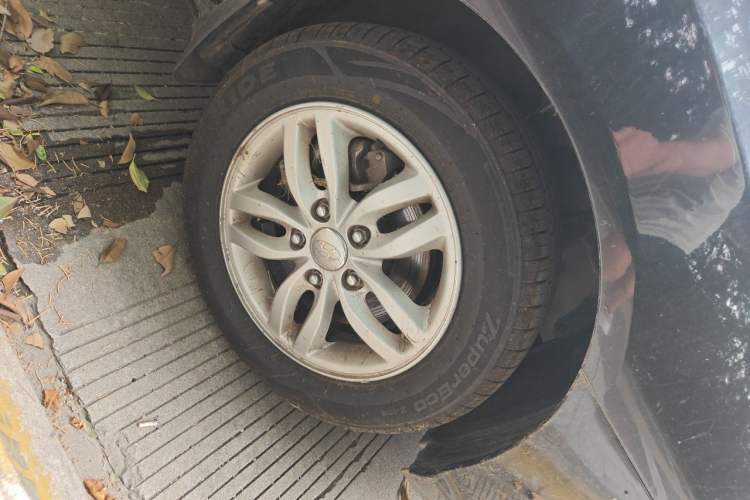 Used Hyundai Celesta 2011 1.6L Manual Comfort Edition Right Front Wheel Hub