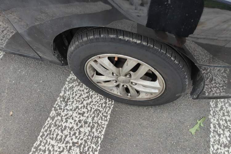 Used Hyundai Celesta 2011 1.6L Automatic Comfort Edition Right Front Wheel Hub