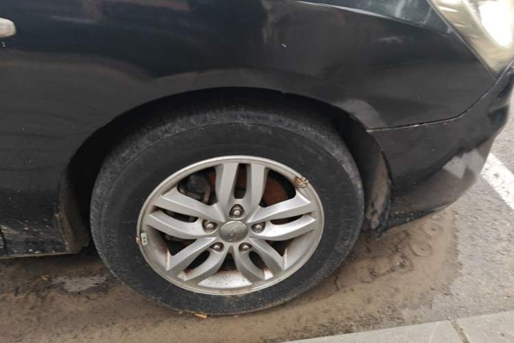 Used Hyundai Celesta 2011 1.6L Automatic Comfort Edition Right Front Wheel Hub