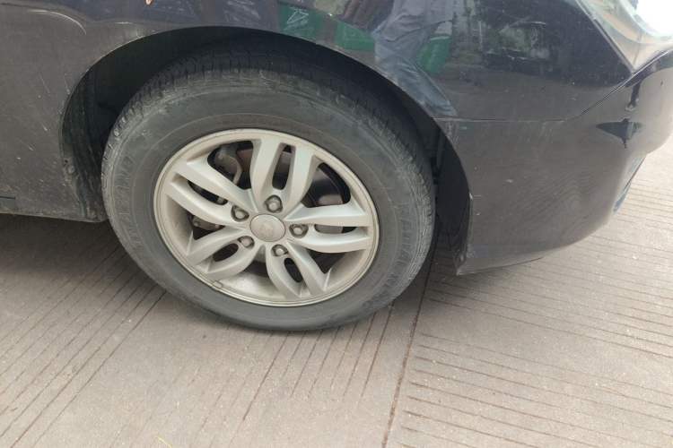 Used Hyundai Celesta 2011 1.6L Manual Comfort Edition Right Front Wheel Hub