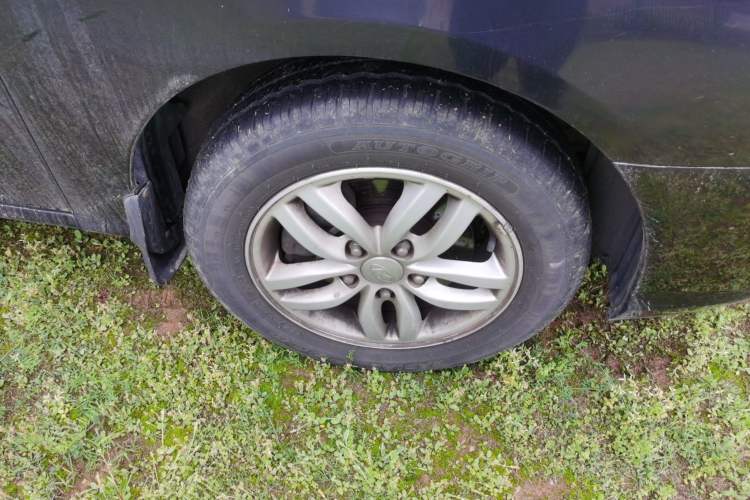 Used Hyundai Celesta 2011 1.6L Automatic Comfort Edition Right Front Wheel Hub
