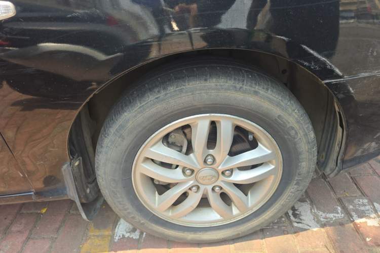 Used Hyundai Celesta 2011 1.6L Automatic Comfort Edition Right Front Wheel Hub