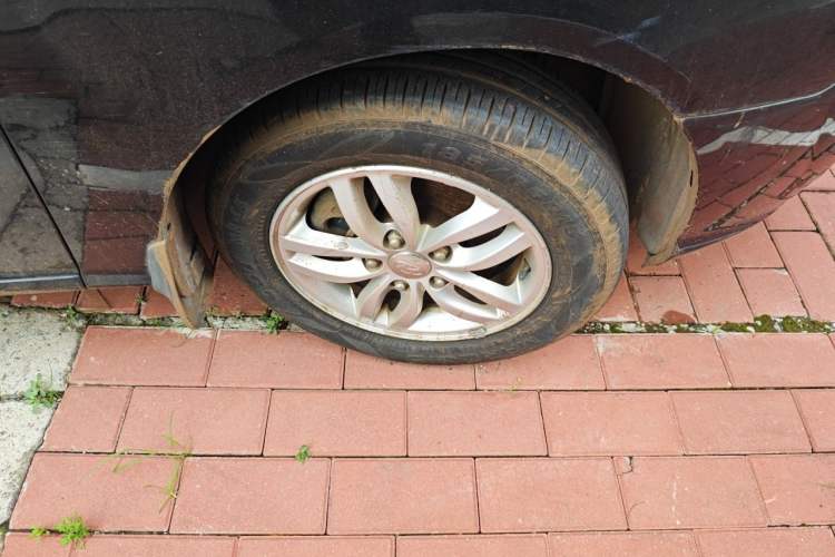 Used Hyundai Celesta 2011 1.6L Manual Comfort Edition Right Front Wheel Hub