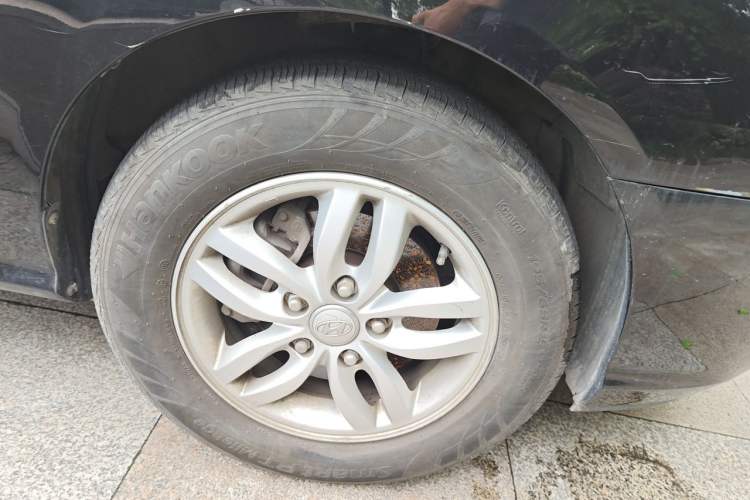 Used Hyundai Celesta 2011 1.6L Automatic Luxury Version Right Front Wheel Hub