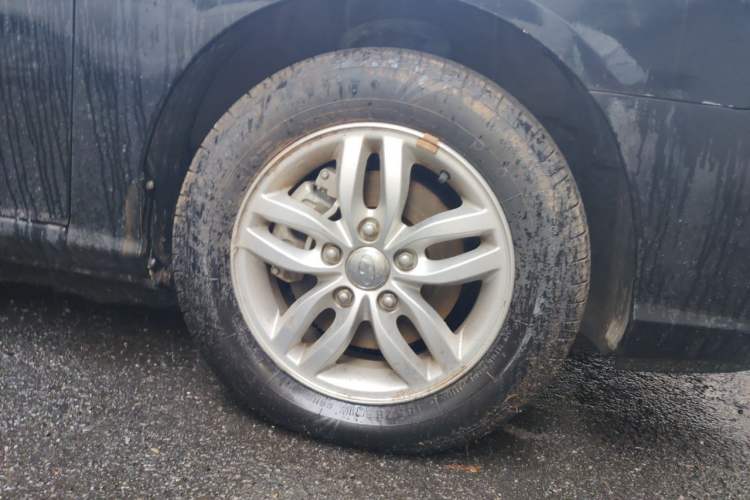 Used Hyundai Celesta 2011 1.6L Manual Comfort Edition Right Front Wheel Hub