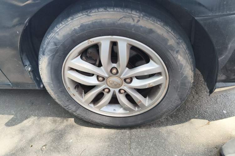 Used Hyundai Celesta 2011 1.6L Automatic Comfort Edition Right Front Wheel Hub
