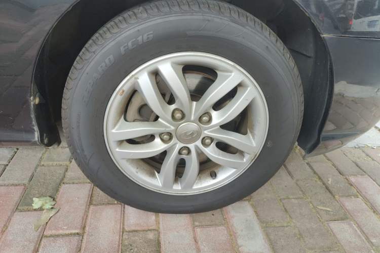 Used Hyundai Celesta 2011 1.6L Automatic Comfort Edition Right Front Wheel Hub