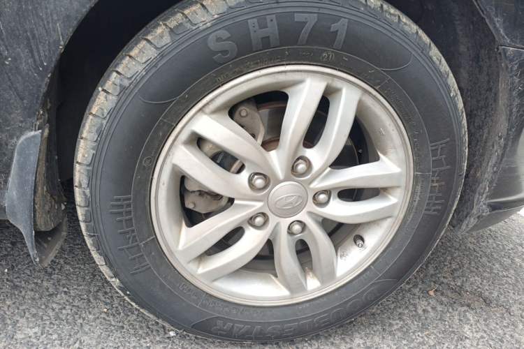 Used Hyundai Celesta 2011 1.6L Manual Comfort Edition Right Front Wheel Hub