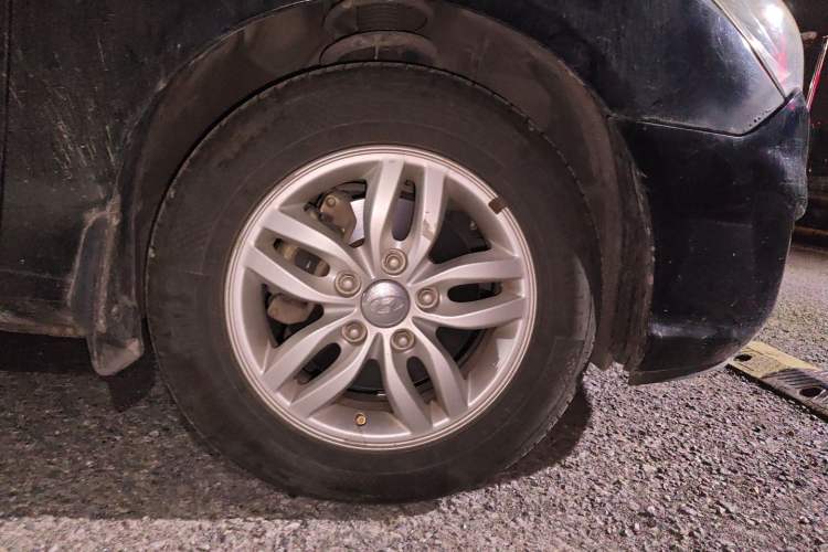 Used Hyundai Celesta 2011 1.6L Manual Comfort Edition Right Front Wheel Hub