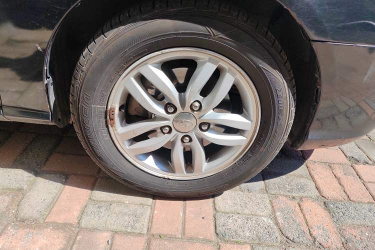 Used Hyundai Celesta 2011 1.6L Automatic Comfort Edition Right Front Wheel Hub