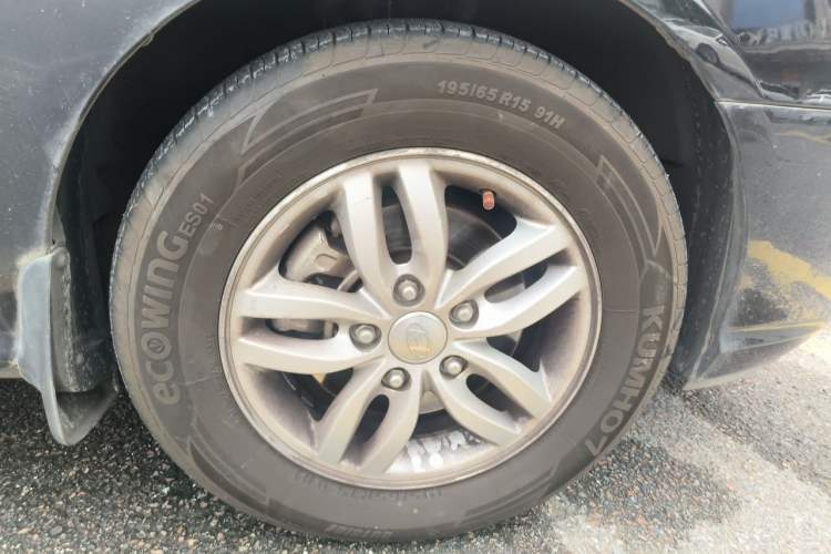 Used Hyundai Celesta 2011 1.6L Automatic Comfort Edition Right Front Wheel Hub