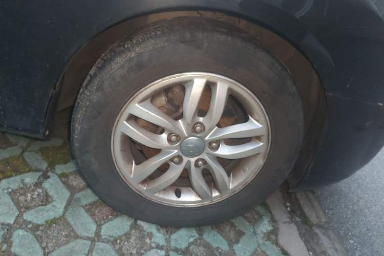 Used Hyundai Celesta 2011 1.6L Automatic Comfort Edition Right Front Wheel Hub