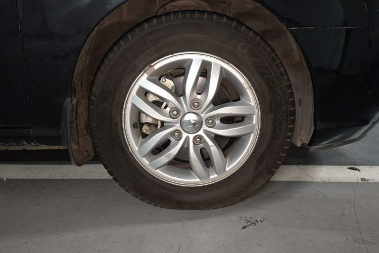 Used Hyundai Celesta 2011 1.6L Manual Luxury Model Right Front Wheel Hub