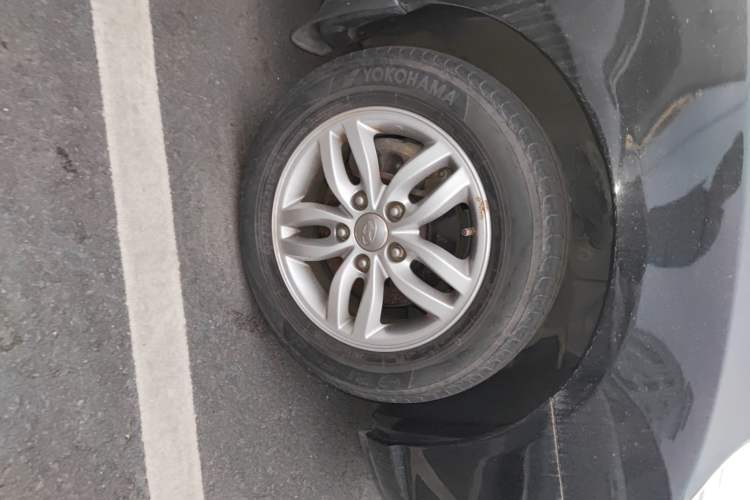 Used Hyundai Celesta 2011 1.6L Manual Comfort Edition Right Front Wheel Hub