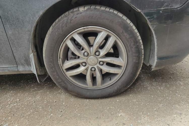 Used Hyundai Celesta 2011 1.6L Manual Comfort Edition Right Front Wheel Hub