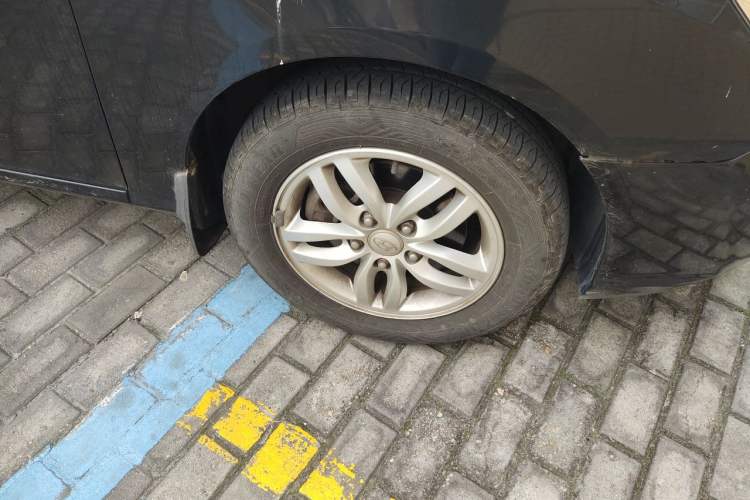 Used Hyundai Celesta 2011 1.6L Manual Comfort Edition Right Front Wheel Hub