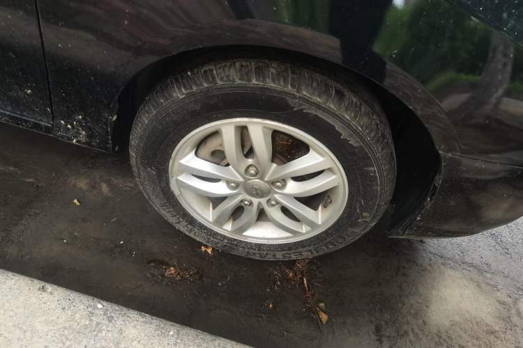 Used Hyundai Celesta 2011 1.6L Manual Comfort Edition Right Front Wheel Hub